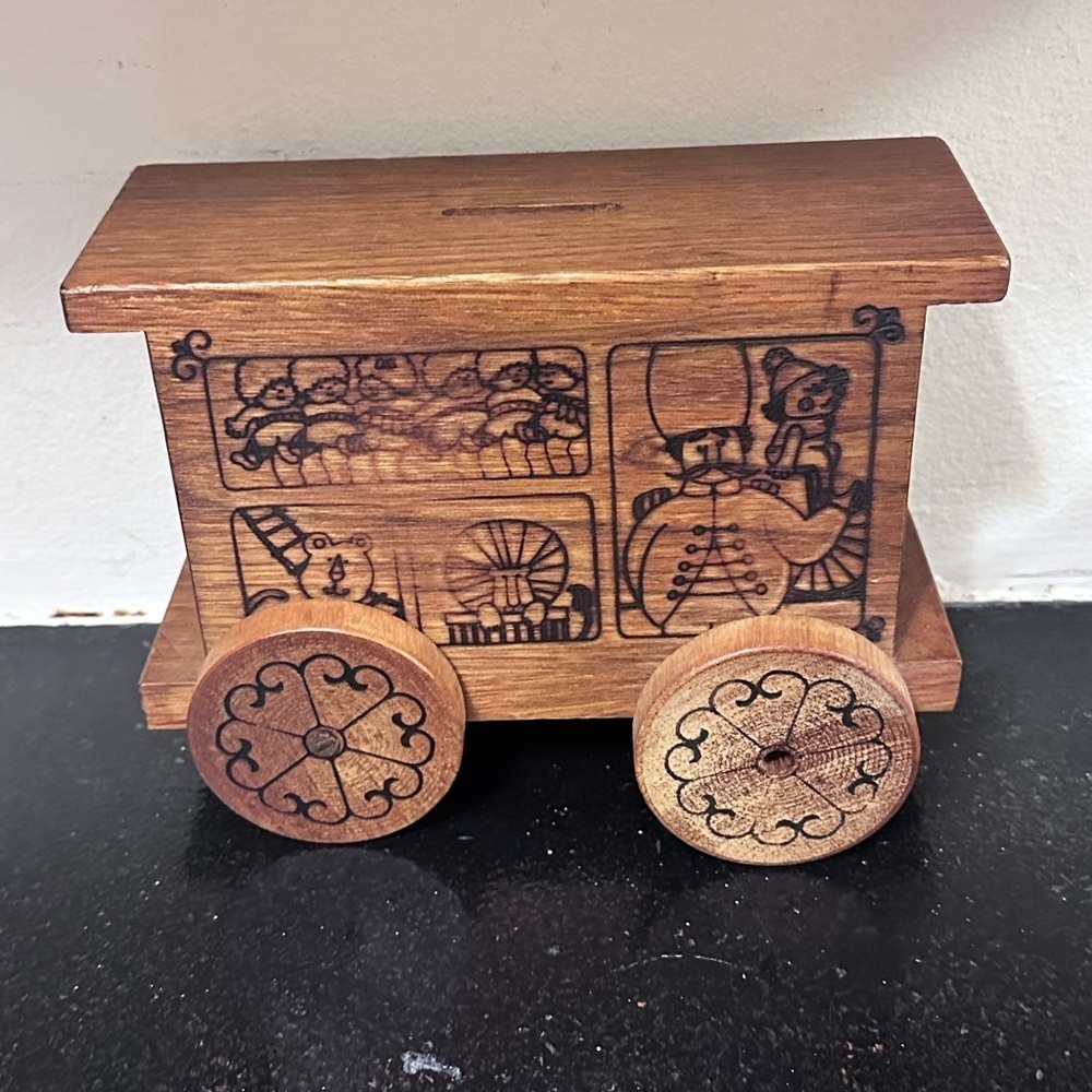 Vintage 1970 Toystalgia Wooden Circus Box Car Bank with Working Wheels - Picture 3 of 6